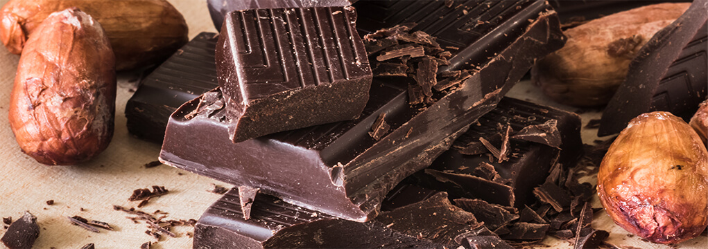 Feel the consistency of your dark chocolate