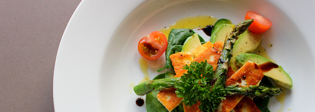 Garnishing with avocado oil