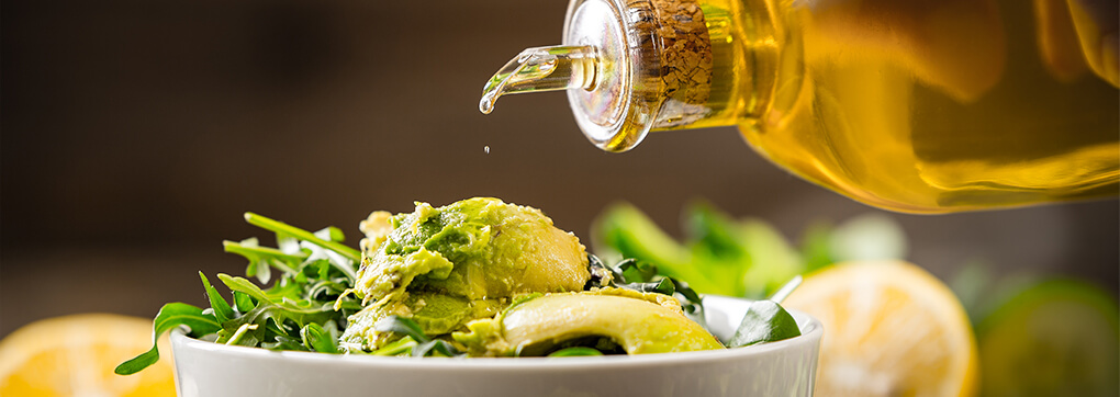 Preparing salad dressings, mayonnaise and aioli with avocado oil