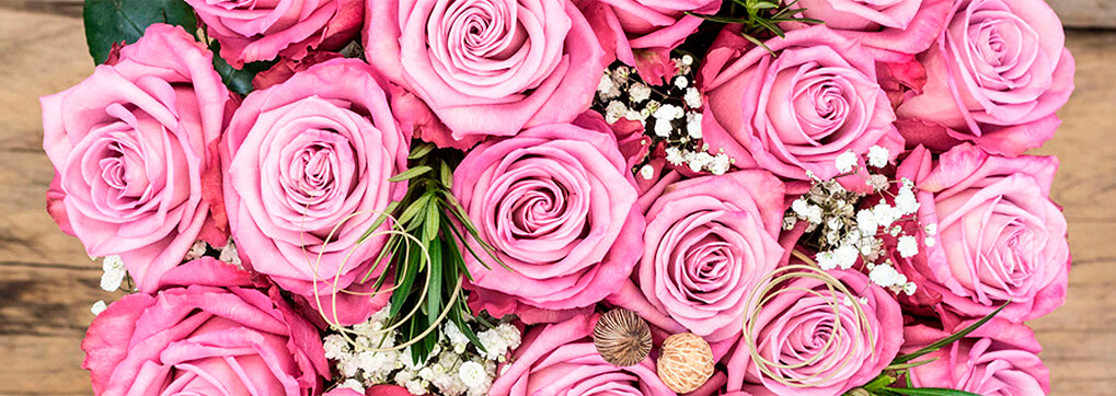 The meaning behind the number of roses you give in a bouquet